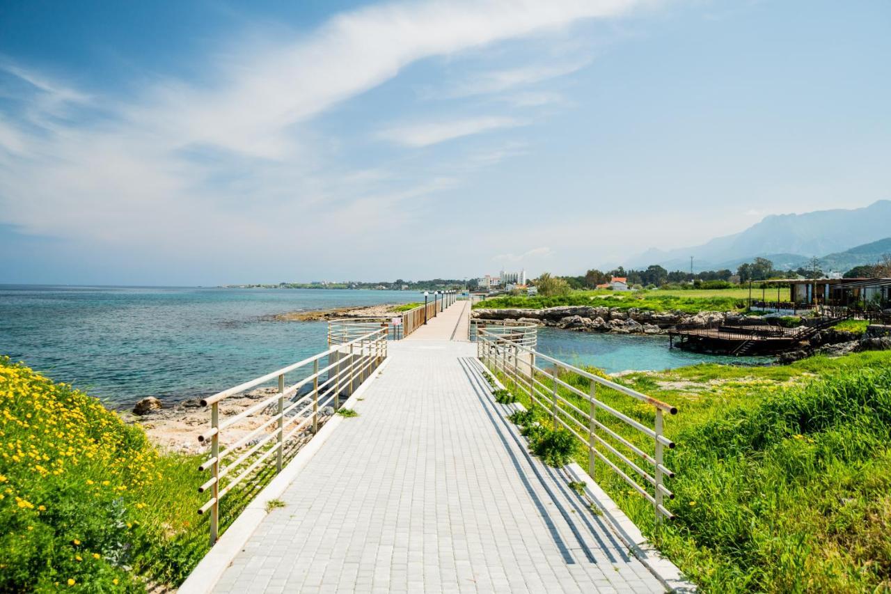 Spacious Three-Bedroom Apartment With Sea View A4 Lapta Buitenkant foto