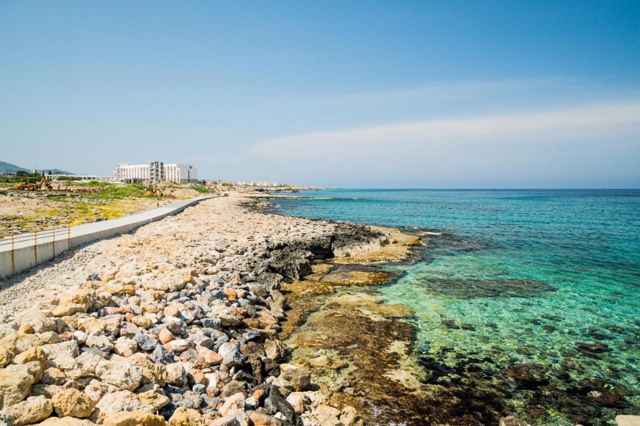 Spacious Three-Bedroom Apartment With Sea View A4 Lapta Buitenkant foto